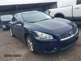 2014 Nissan Maxima SV z VIN 1N4AA5AP0EC469157, wystawiony jako IAAI lot #42420781 z przebiegiem 133 791 mil mil oraz . Historia ofert i sprzedaży dostępna na DreamBid. Obrazek 1.