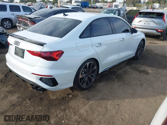 2024 Audi S3 Prestige z VIN WAUJ3DGY8RA070820, wystawiony jako IAAI lot #41106634 z przebiegiem 6358 mil mil oraz . Historia ofert i sprzedaży dostępna na DreamBid. Obrazek 4.