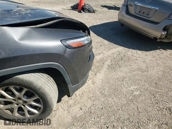 2017 Jeep Cherokee Latitude with VIN 1C4PJLCB9HW503206, listed as a Copart auction lot 49518135 with 209,757 mi miles and Salvage Title. Bid and sale history available at carsss.com. Image 12.