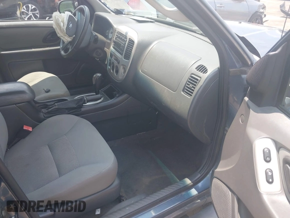 2006 Ford Escape XLT z VIN 1FMCU93156KB10612, wystawiony jako IAAI lot #42583417 z przebiegiem 133 615 mil mil oraz . Historia ofert i sprzedaży dostępna na DreamBid. Obrazek 5.