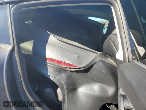 2022 Tesla Model Y Long Range z VIN 7SAYGAEE5NF430627, wystawiony jako Copart lot #89192355 z przebiegiem 35 107 mil mil oraz Szkody całkowita. Historia ofert i sprzedaży dostępna na DreamBid. Obrazek 11.