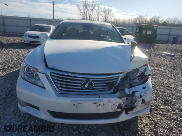 2011 Lexus LS 460 z VIN JTHCL5EF8B5011380, wystawiony jako Copart lot #47326435 z przebiegiem 86 313 mil mil oraz Szkoda całkowita • Salvage title. Historia ofert i sprzedaży dostępna na DreamBid. Obrazek 5.