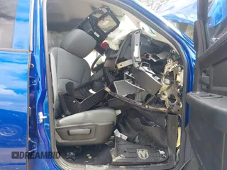 2019 Ram 1500 Tradesman z VIN 1C6RR6FG0KS712690, wystawiony jako IAAI lot #42227307 z przebiegiem Nie podano mil oraz . Historia ofert i sprzedaży dostępna na DreamBid. Obrazek 5.