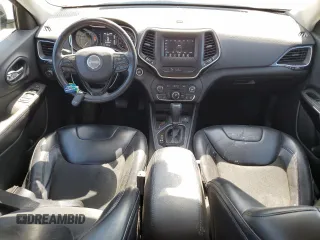 2019 Jeep Cherokee Latitude Plus z VIN 1C4PJLLB9KD373060, wystawiony jako Copart lot #56475895 z przebiegiem 91 018 mil mil oraz Szkoda całkowita • Salvage title. Historia ofert i sprzedaży dostępna na DreamBid. Obrazek 8.