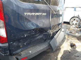 2018 Ford Transit XL z VIN 1FDZX2CM3JKB08238, wystawiony jako IAAI lot #41645406 z przebiegiem 12 733 mil mil oraz . Historia ofert i sprzedaży dostępna na DreamBid. Obrazek 6.