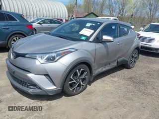 2018 Toyota C-HR XLE z VIN NMTKHMBX5JR046679, wystawiony jako IAAI lot #42068046 z przebiegiem 166 297 mil mil oraz . Historia ofert i sprzedaży dostępna na DreamBid. Obrazek 17.