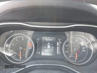 2020 Jeep Cherokee Latitude z VIN 1C4PJLCB2LD581248, wystawiony jako IAAI lot #41894729 z przebiegiem 91 536 mil mil oraz . Historia ofert i sprzedaży dostępna na DreamBid. Obrazek 7.