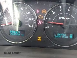 2006 Jeep Commander z VIN 1J8HG48K86C191324, wystawiony jako IAAI lot #42121472 z przebiegiem 220 098 mil mil oraz . Historia ofert i sprzedaży dostępna na DreamBid. Obrazek 7.