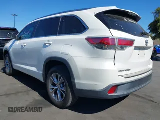 2015 Toyota Highlander XLE z VIN 5TDKKRFH8FS097572, wystawiony jako IAAI lot #42225373 z przebiegiem 115 490 mil mil oraz . Historia ofert i sprzedaży dostępna na DreamBid. Obrazek 3.