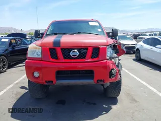 2011 Nissan Titan Pro-4X z VIN 1N6BA0ECXBN317554, wystawiony jako IAAI lot #42310942 z przebiegiem 152 264 mil mil oraz . Historia ofert i sprzedaży dostępna na DreamBid. Obrazek 12.