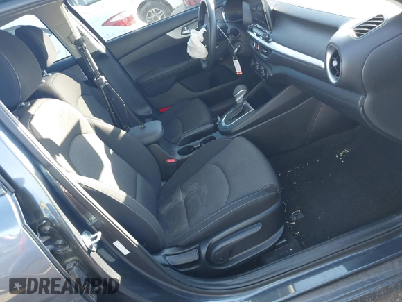 2023 Kia Forte LXS z VIN 3KPF24AD8PE654341, wystawiony jako IAAI lot #41261511 z przebiegiem 20 312 mil mil oraz . Historia ofert i sprzedaży dostępna na DreamBid. Obrazek 5.