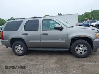 2009 Chevrolet Tahoe 2LT z VIN 1GNFK23069R250256, wystawiony jako IAAI lot #42448620 z przebiegiem 207 255 mil mil oraz . Historia ofert i sprzedaży dostępna na DreamBid. Obrazek 13.