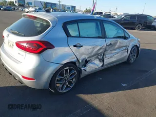 2016 Kia Forte SX с VIN KNAFZ5A35G5635456, выставлен на аукционе IAAI как лот 41656753 с пробегом 130 838 миль миль и . История ставок и продаж доступна на DreamBid. Изображение 6.