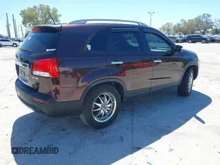 2011 Kia Sorento EX with VIN 5XYKU4A22BG136129, listed as a IAAI auction lot 41739443 with 190,405 mi miles. Bid and sale history available at carsss.com. Image 4.