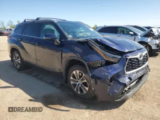 2022 Toyota Highlander XLE with VIN 5TDGZRBH8NS573003, listed as a Copart auction lot 56254485 with 19,293 mi miles and Salvage title. Bid and sale history available at DreamBid. Image 4.