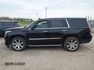 2018 Cadillac Escalade Premium Luxury z VIN 1GYS4CKJ2JR139591, wystawiony jako IAAI lot #42062606 z przebiegiem 117 558 mil mil oraz . Historia ofert i sprzedaży dostępna na DreamBid. Obrazek 14.