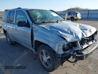 2007 Chevrolet TrailBlazer LS with VIN 1GNDT13SX72288160, listed as a IAAI auction lot 41725520 with 187,392 mi miles. Bid and sale history available at carsss.com. Image 1.