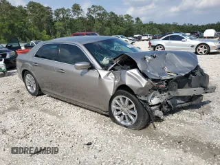 2014 Chrysler 300 z VIN 2C3CCAAG0EH157167, wystawiony jako Copart lot #54758765 z przebiegiem 107 138 mil mil oraz Szkoda całkowita • Salvage title. Historia ofert i sprzedaży dostępna na DreamBid. Obrazek 4.