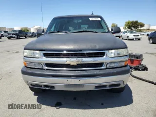 2003 Chevrolet Suburban Z71 z VIN 1GNFK16T83J249213, wystawiony jako Copart lot #58622085 z przebiegiem 239 586 mil mil oraz Czysty tytuł • Clean title. Historia ofert i sprzedaży dostępna na DreamBid. Obrazek 5.