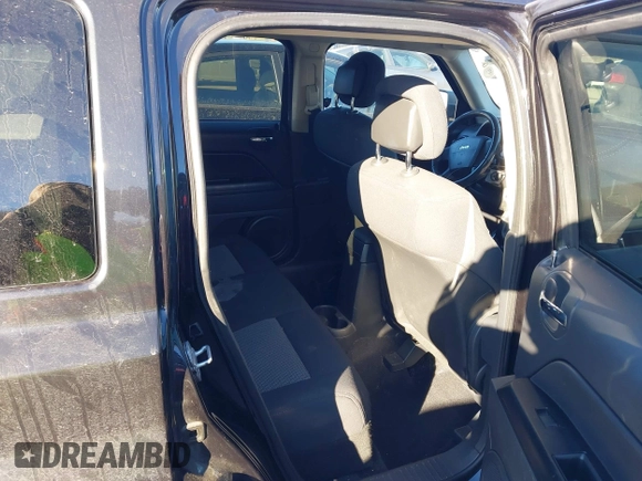 2010 Jeep Patriot Sport z VIN 1J4NF1GB2AD638062, wystawiony jako IAAI lot #41051186 z przebiegiem 204 239 mil mil oraz . Historia ofert i sprzedaży dostępna na DreamBid. Obrazek 8.
