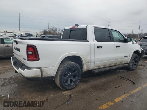 2025 Ram 1500 Big Horn z VIN 1C6RRFFG9SN575912, wystawiony jako Copart lot #47302575 z przebiegiem 12 559 mil mil oraz Czysty tytuł • Clean title. Historia ofert i sprzedaży dostępna na DreamBid. Obrazek 3.