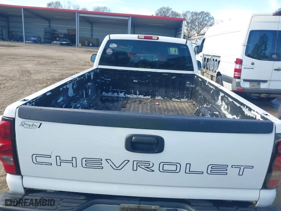 2006 Chevrolet Silverado 1500 Work Truck with VIN 1GCEC14V16E144581, listed as a IAAI auction lot 41368021 with 268,321 mi miles. Bid and sale history available at carsss.com. Image 8.