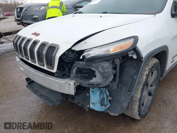 2016 Jeep Cherokee Latitude with VIN 1C4PJMCB7GW268714, listed as a IAAI auction lot 41655450 with 180,603 mi miles. Bid and sale history available at carsss.com. Image 6.