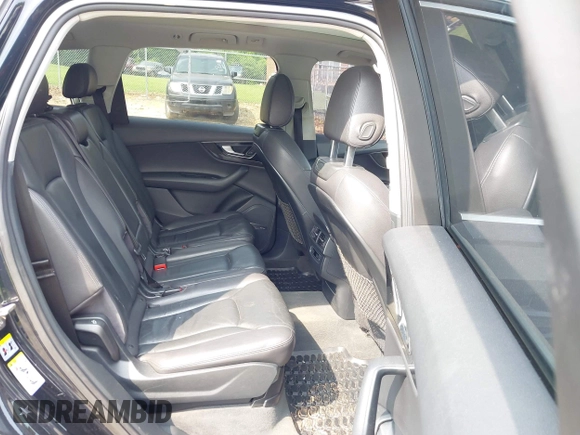 2017 Audi Q7 Premium Plus z VIN WA1LAAF78HD024548, wystawiony jako IAAI lot #42403316 z przebiegiem 105 592 mil mil oraz . Historia ofert i sprzedaży dostępna na DreamBid. Obrazek 8.