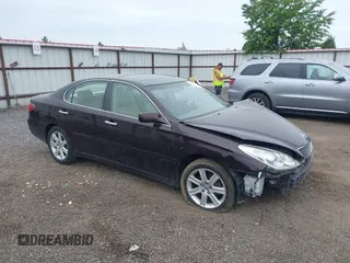 2005 Lexus ES 350 z VIN JTHBA30G455116296, wystawiony jako IAAI lot #42445991 z przebiegiem 256 186 mil mil oraz . Historia ofert i sprzedaży dostępna na DreamBid. Obrazek 1.