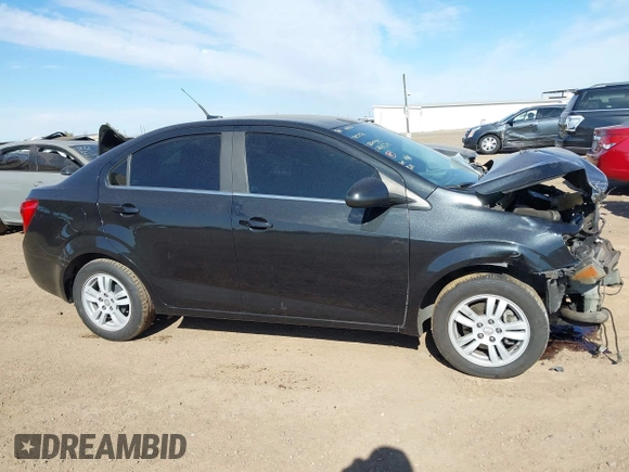 2014 Chevrolet Sonic LT z VIN 1G1JC5SB7E4204374, wystawiony jako IAAI lot #41642630 z przebiegiem 100 282 mil mil oraz . Historia ofert i sprzedaży dostępna na DreamBid. Obrazek 13.