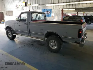1992 Ford F-250 with VIN 1FTHF26HXNNA56967, listed as a Copart auction lot 83226474 with 150,659 mi miles and Salvage Title. Bid and sale history available at carsss.com. Image 2.
