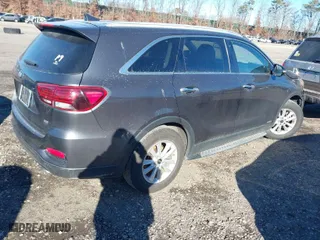 2019 Kia Sorento LX with VIN 5XYPGDA3XKG437009, listed as a IAAI auction lot 41239976 with 88,089 mi miles. Bid and sale history available at carsss.com. Image 4.