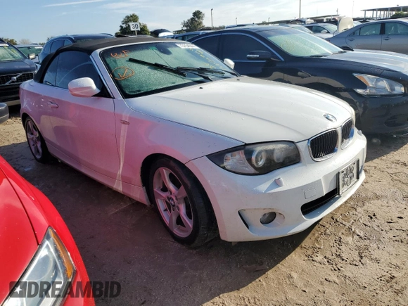 2013 BMW 1 Series 128i z VIN WBAUL7C54DVU10072, wystawiony jako Copart lot #73754044 z przebiegiem Nie podano mil oraz Nie do naprawy • Non repairable. Historia ofert i sprzedaży dostępna na DreamBid. Obrazek 4.
