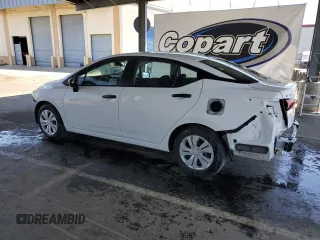 2024 Nissan Versa S z VIN 3N1CN8DV2RL903966, wystawiony jako Copart lot #59211345 z przebiegiem 21 805 mil mil oraz Czysty tytuł • Clean title. Historia ofert i sprzedaży dostępna na DreamBid. Obrazek 2.