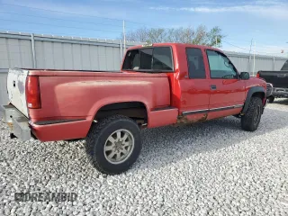 1999 GMC Sierra 2500 z VIN 1GTGK29R3XF020000, wystawiony jako Copart lot #53698755 z przebiegiem 241 366 mil mil oraz Szkody całkowita. Historia ofert i sprzedaży dostępna na DreamBid. Obrazek 3.