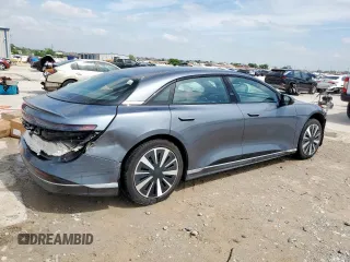 2023 Lucid Air Pure z VIN 50EA1PFA3PA007860, wystawiony jako Copart lot #55330695 z przebiegiem 11 340 mil mil oraz Szkody całkowita. Historia ofert i sprzedaży dostępna na DreamBid. Obrazek 3.