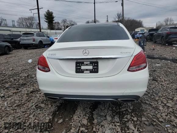 2018 Mercedes-Benz C 300 с VIN 55SWF4KB5JU258448, выставлен на аукционе Copart как лот 48112725 с пробегом 72 610 миль миль и Списание • Salvage title. История ставок и продаж доступна на DreamBid. Изображение 6.