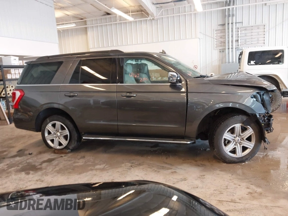 2019 Ford Expedition XLT with VIN 1FMJU1JT8KEA82990, listed as a IAAI auction lot 41622190 with 1 mi miles. Bid and sale history available at carsss.com. Image 14.