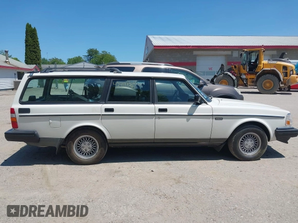 1993 Volvo 240 with VIN YV1AW8803P1949546, listed as a IAAI auction lot 42411136 with 225,859 mi miles and . Bid and sale history available at DreamBid. Image 14.