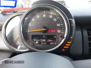 2017 MINI Hardtop Cooper z VIN WMWXP5C35H3C64595, wystawiony jako IAAI lot #42078919 z przebiegiem 93 141 mil mil oraz . Historia ofert i sprzedaży dostępna na DreamBid. Obrazek 7.