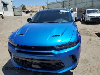 2024 Dodge Hornet R/T Plus z VIN ZACPDFDW2R3A25095, wystawiony jako Copart lot #54047445 z przebiegiem 5 090 mil mil oraz Szkoda całkowita • Salvage title. Historia ofert i sprzedaży dostępna na DreamBid. Obrazek 5.