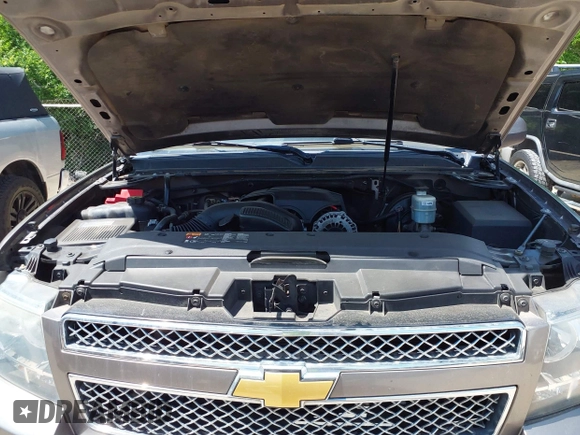 2013 Chevrolet Suburban LT with VIN 1GNSCJE03DR337592, listed as a IAAI auction lot 42101370 with 204,311 mi miles. Bid and sale history available at carsss.com. Image 10.