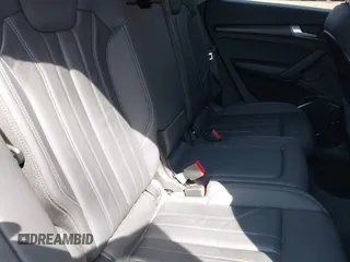 2024 Audi Q5 S line Premium z VIN WA1GAAFY8R2072137, wystawiony jako IAAI lot #41993895 z przebiegiem 28 437 mil mil oraz . Historia ofert i sprzedaży dostępna na DreamBid. Obrazek 8.