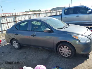 2016 Nissan Versa SV z VIN 3N1CN7APXGL904067, wystawiony jako IAAI lot #40968514 z przebiegiem 107 909 mil mil oraz . Historia ofert i sprzedaży dostępna na DreamBid. Obrazek 13.