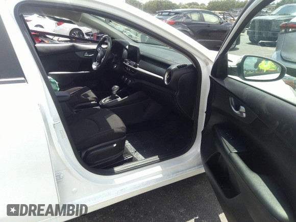 2021 Kia Forte LXS z VIN 3KPF24AD6ME322989, wystawiony jako IAAI lot #42010435 z przebiegiem 84 346 mil mil oraz . Historia ofert i sprzedaży dostępna na DreamBid. Obrazek 5.