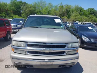2004 Chevrolet Suburban Z71 z VIN 3GNFK16Z14G122679, wystawiony jako IAAI lot #41979958 z przebiegiem 238 912 mil mil oraz . Historia ofert i sprzedaży dostępna na DreamBid. Obrazek 6.