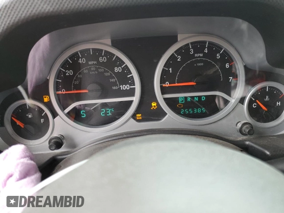 2007 Jeep Wrangler Unlimited Sahara z VIN 1J4GB59147L165439, wystawiony jako Copart lot #50794065 z przebiegiem 255 385 mil mil oraz Szkoda całkowita • Salvage title. Historia ofert i sprzedaży dostępna na DreamBid. Obrazek 9.