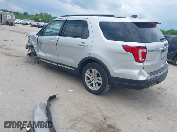 2019 Ford Explorer XLT с VIN 1FM5K8DH7KGA82765, выставлен на аукционе IAAI как лот 42344396 с пробегом 73 074 миль миль и . История ставок и продаж доступна на DreamBid. Изображение 3.