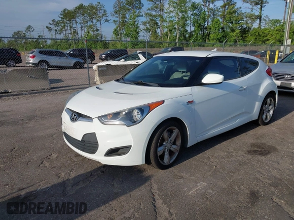 2012 Hyundai Veloster w/Gray Int z VIN KMHTC6AD6CU050886, wystawiony jako IAAI lot #42088918 z przebiegiem 126 007 mil mil oraz . Historia ofert i sprzedaży dostępna na DreamBid. Obrazek 2.