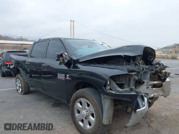 2018 Ram 2500 Tradesman z VIN 3C6UR5CL0JG369584, wystawiony jako IAAI lot #41424493 z przebiegiem Nie podano mil oraz . Historia ofert i sprzedaży dostępna na DreamBid. Obrazek 1.